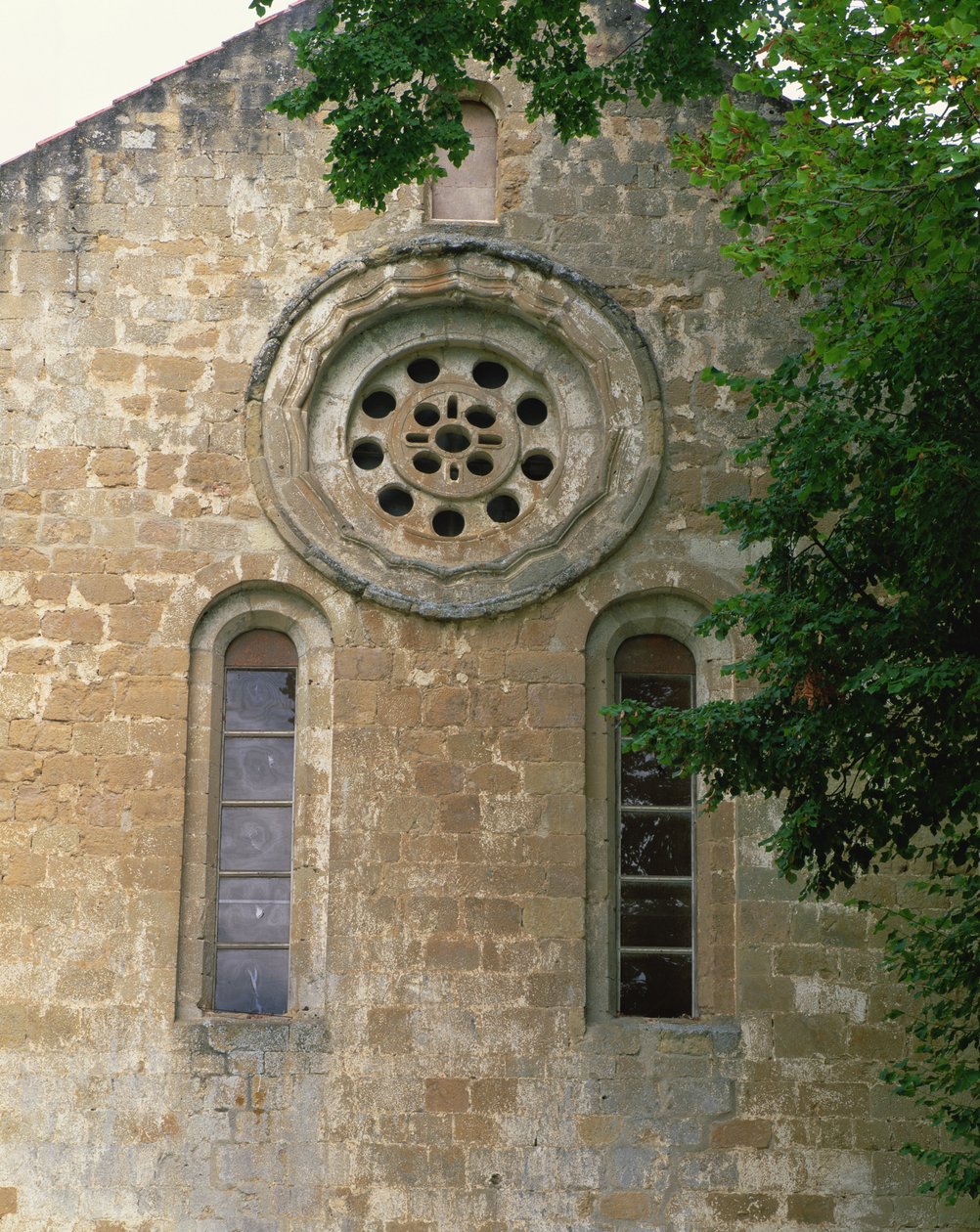 Fasáda s rozetovým oknem, konec 12. století od French School