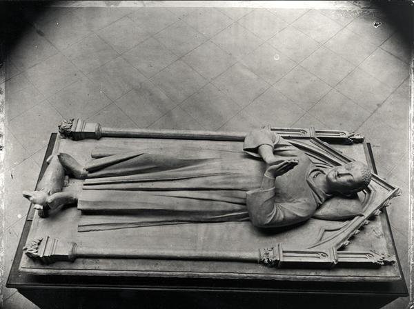 Pohřební socha Louise de France (1243-60), nejstaršího syna svatého Ludvíka, z opatství Royaumont (sádrový odlitek hrobky v Basilique Saint-Denis) od French School