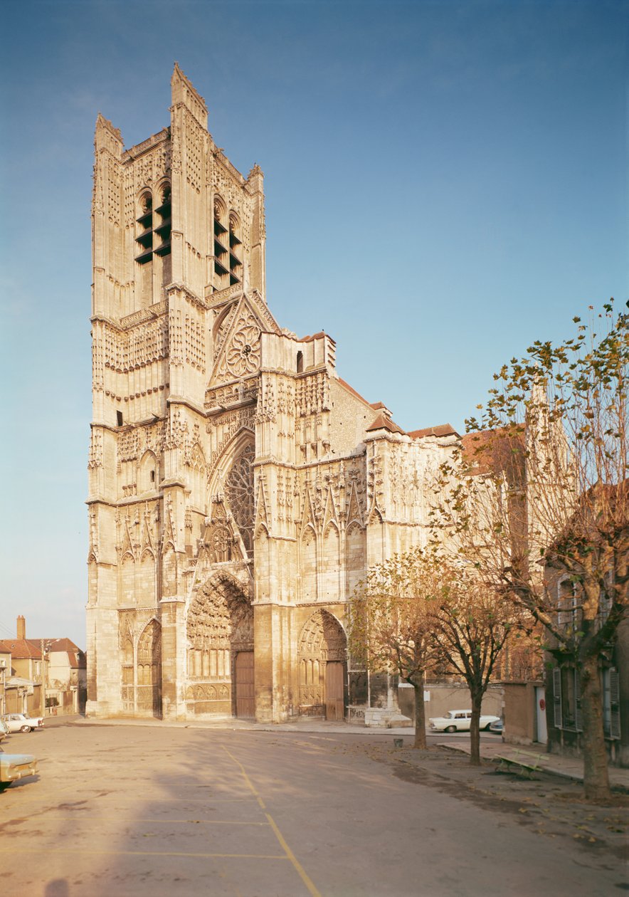 Celkový pohled na západní průčelí, postavený ve 13.-14 od French School