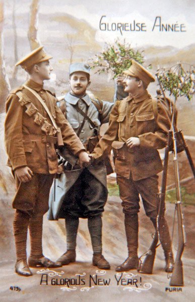 Glorieuse Année - studiová pózovaná francouzská pohlednice z 1. světové války od French School