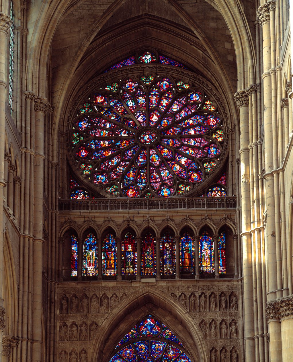 Gotická architektura: pohled na rozetu katedrály Notre-Dame (Notre Dame) v Remeši ze 13. století. Remeš, Marne od French School