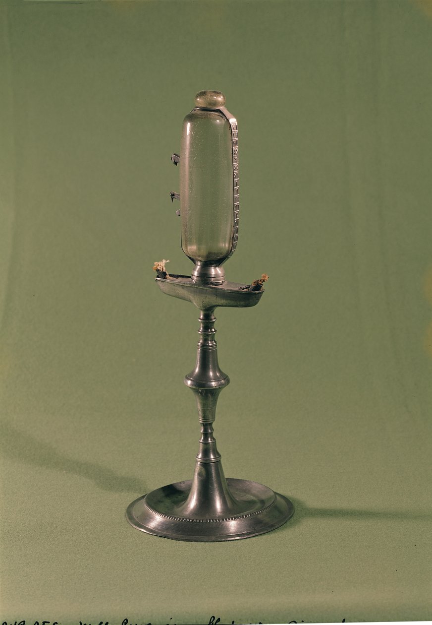 Hodinová lampa, 1677 (cín a sklo) od French School