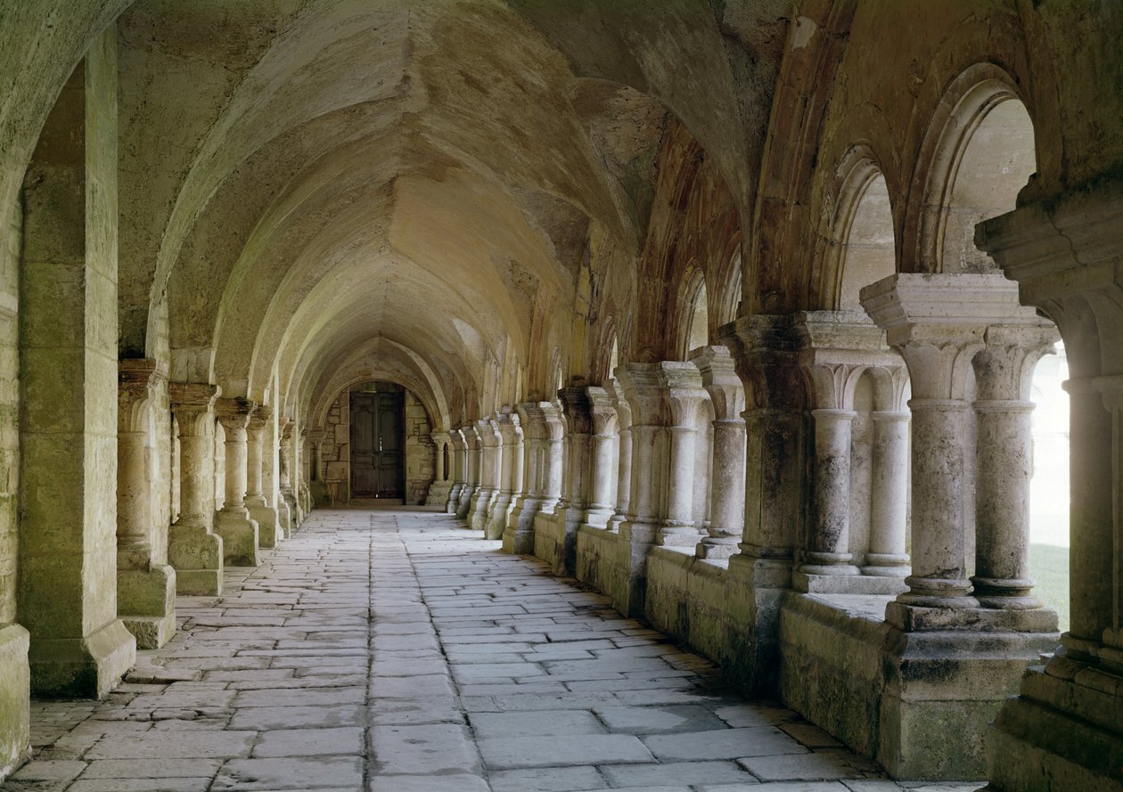 Interiér kláštera od French School