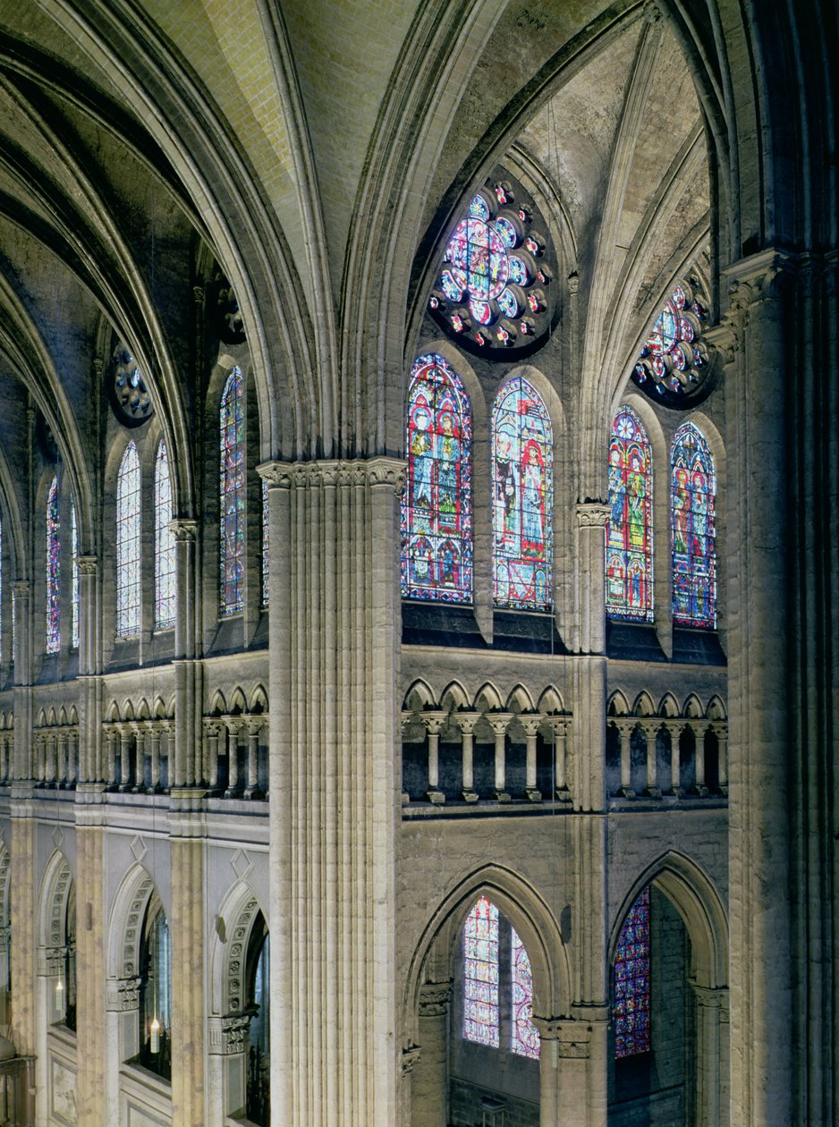 Interiér přechodu transept, vysvěcený 1216 od French School