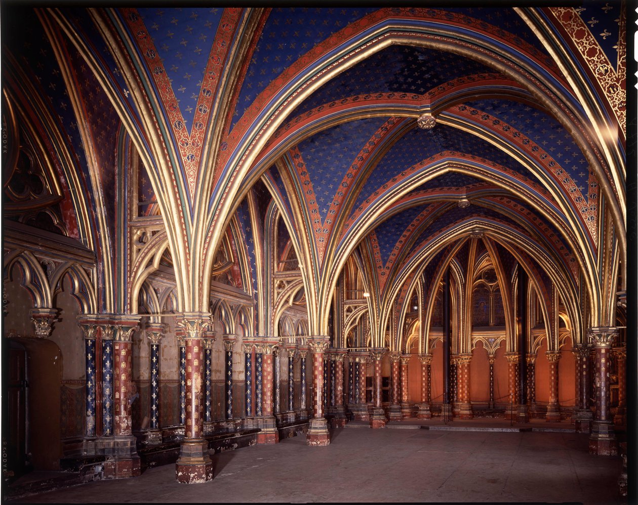 Vnitřní pohled na spodní kapli svaté kaple (1245 - 1248) v Paříži, Francie od French School