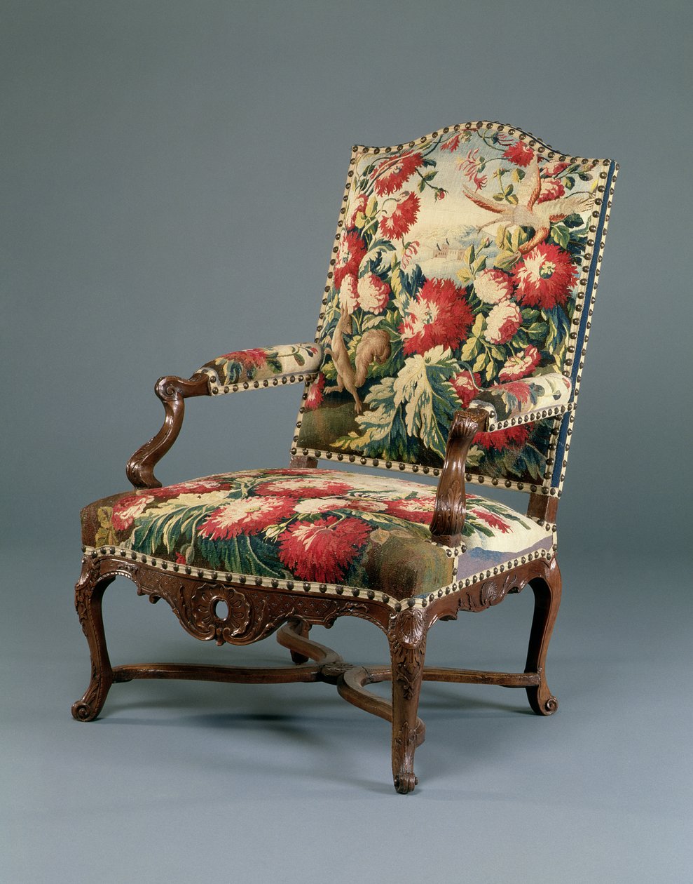Fauteuil Ludvíka XIV., cca 1710 (vyřezávaný ořech a tapiserie) (viz také 220169) od French School