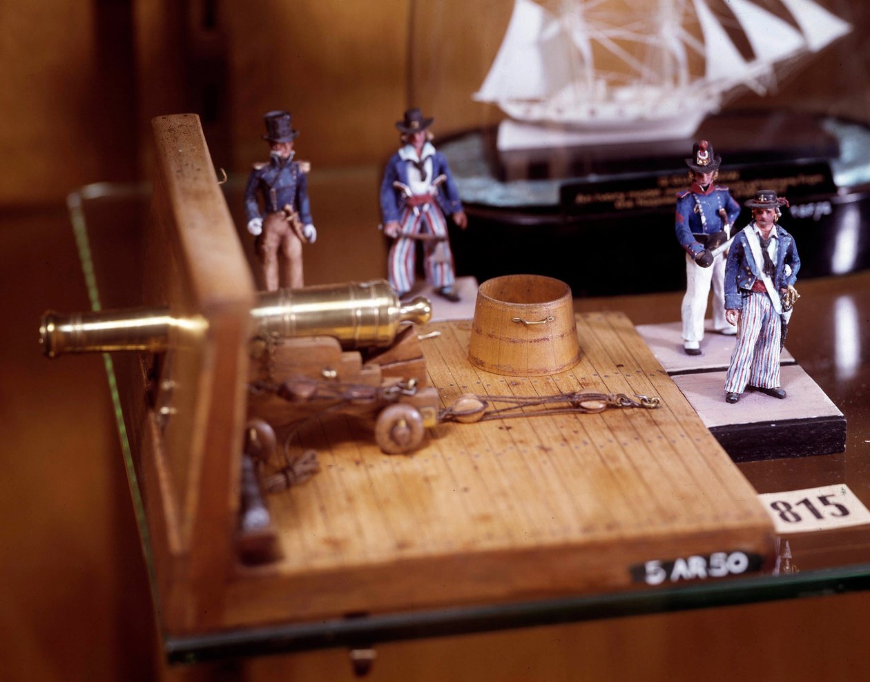 Vojenský model: miniatury vojáků a děla francouzského námořnictva. 19. století. Paříž, Musee de la Marine od French School
