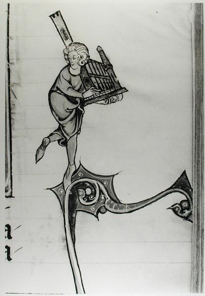 Ms Fr 95 fol.273 Hudebník hrající na přenosné varhany, z lHistoire de Merlin, c.1280-90 od French School