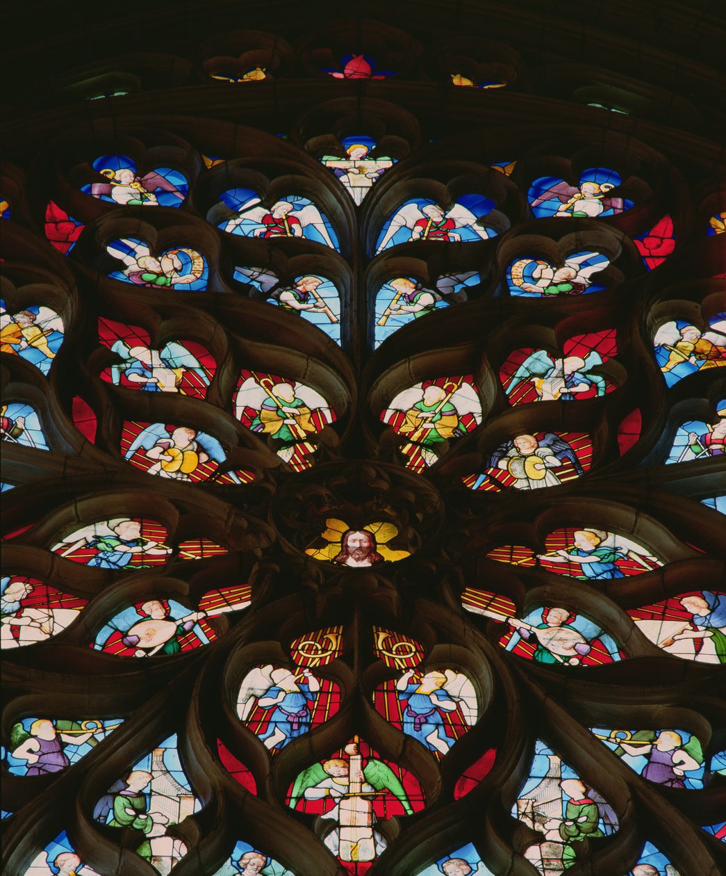 Okno severní růžice s vyobrazením hudebních andělů (detail) od French School