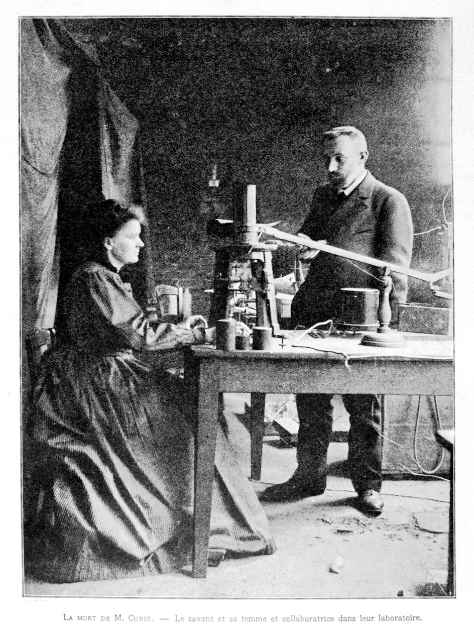 Pierre (1859-1906) a Marie (1867-1934) Curie v jejich laboratoři od French School