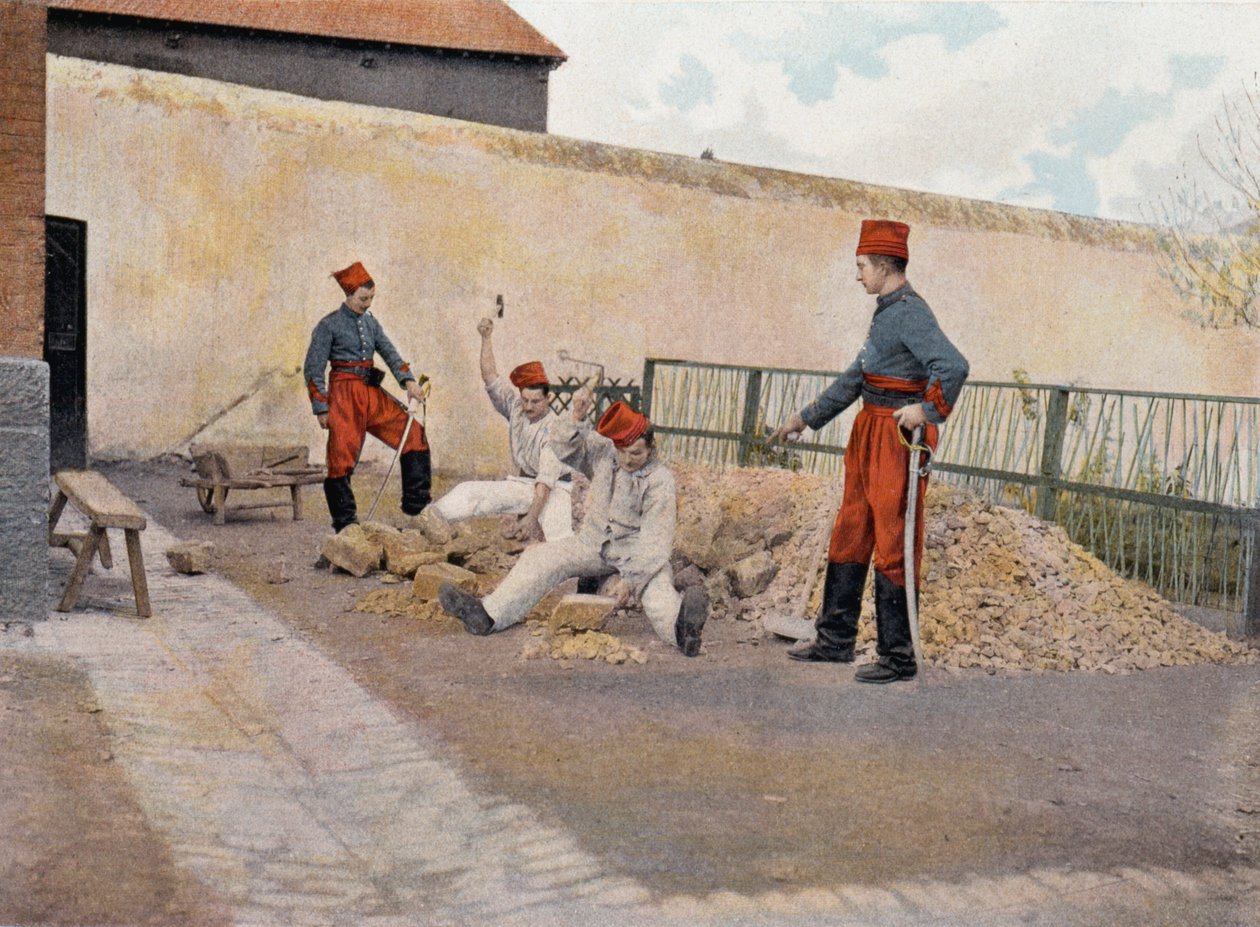 Vězni v Biribi (vězni rozbíjející oblázky) - ve „“ Vojenském albu“ – afričtí lovci od French School