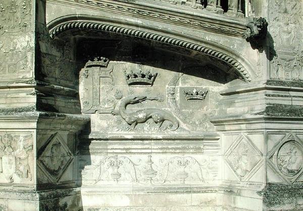 Reliéf z Grand Escalier zobrazující erb Františka I. (1494-1547) s mlokem od French School