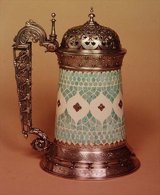 Rudolfiho nádržka s tělem ze slonoviny vykládaným tyrkysy, osazená stříbrem a rubíny, Paříž, cca 1855 (stříbro a slonovina) od French School