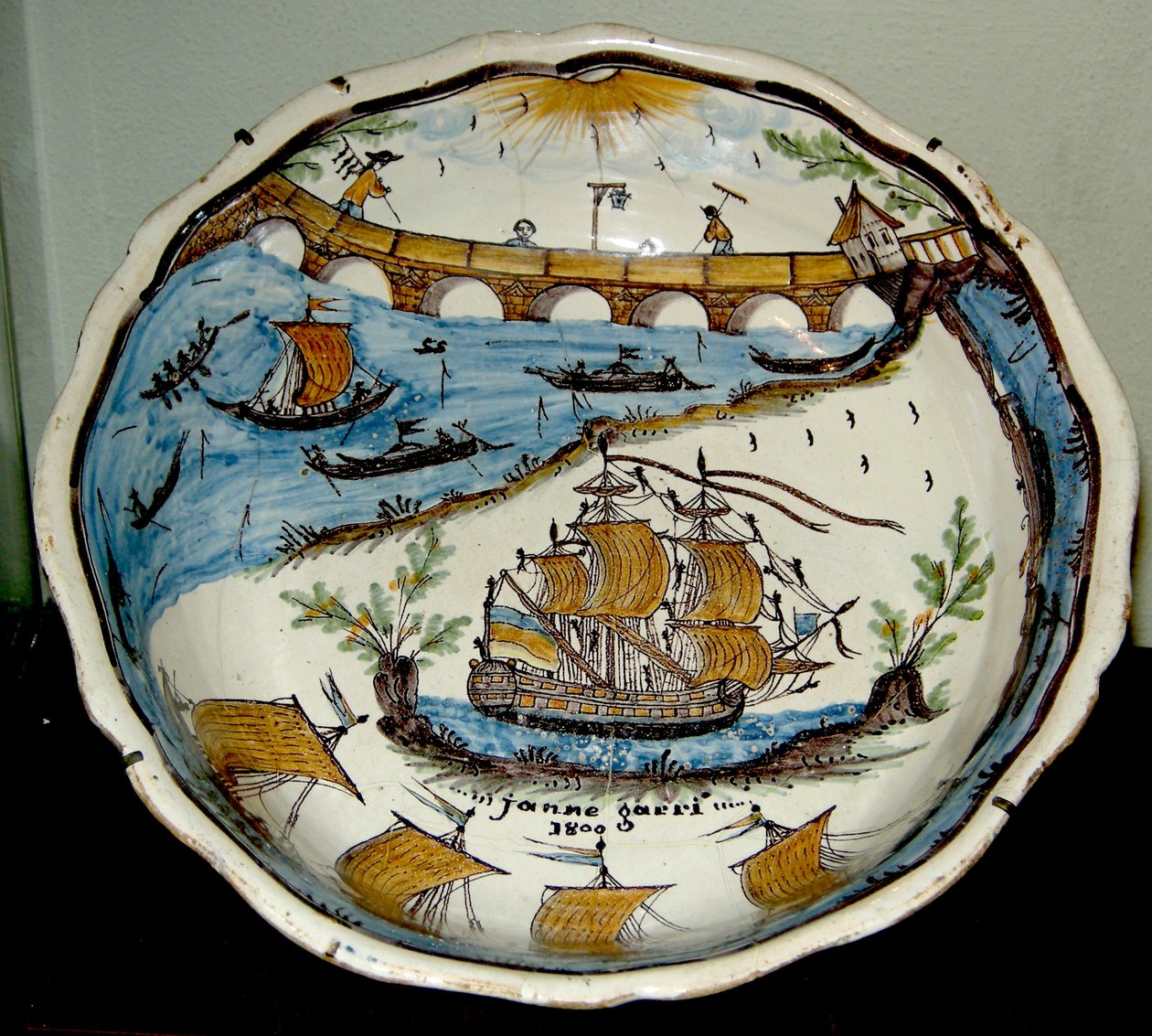 Salátová mísa zobrazující lodní dopravu po Loiře, Nevers, 1800 (keramika) od French School