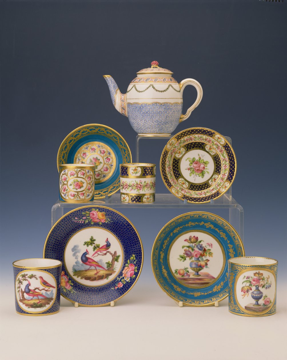 Výběr konviček, talířů a šálků, cca 1770 (porcelán) od French School