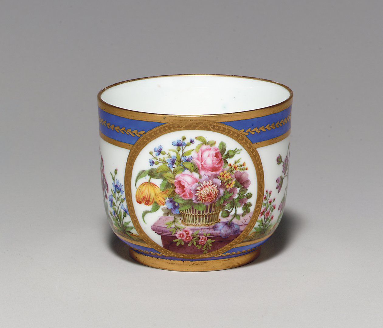 Cukřenka Sevres Beau Bleu, malířská značka pro Nicquet, značka pozlacovače pro Vande, 1789 od French School