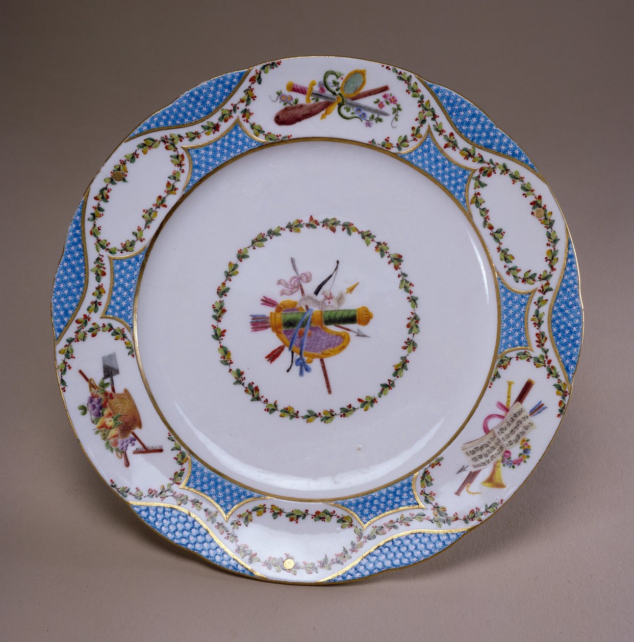 Servírovací dezertní talíř Sevres, od Melbourne Service, 1770 (jemně pastovaný porcelán) od French School
