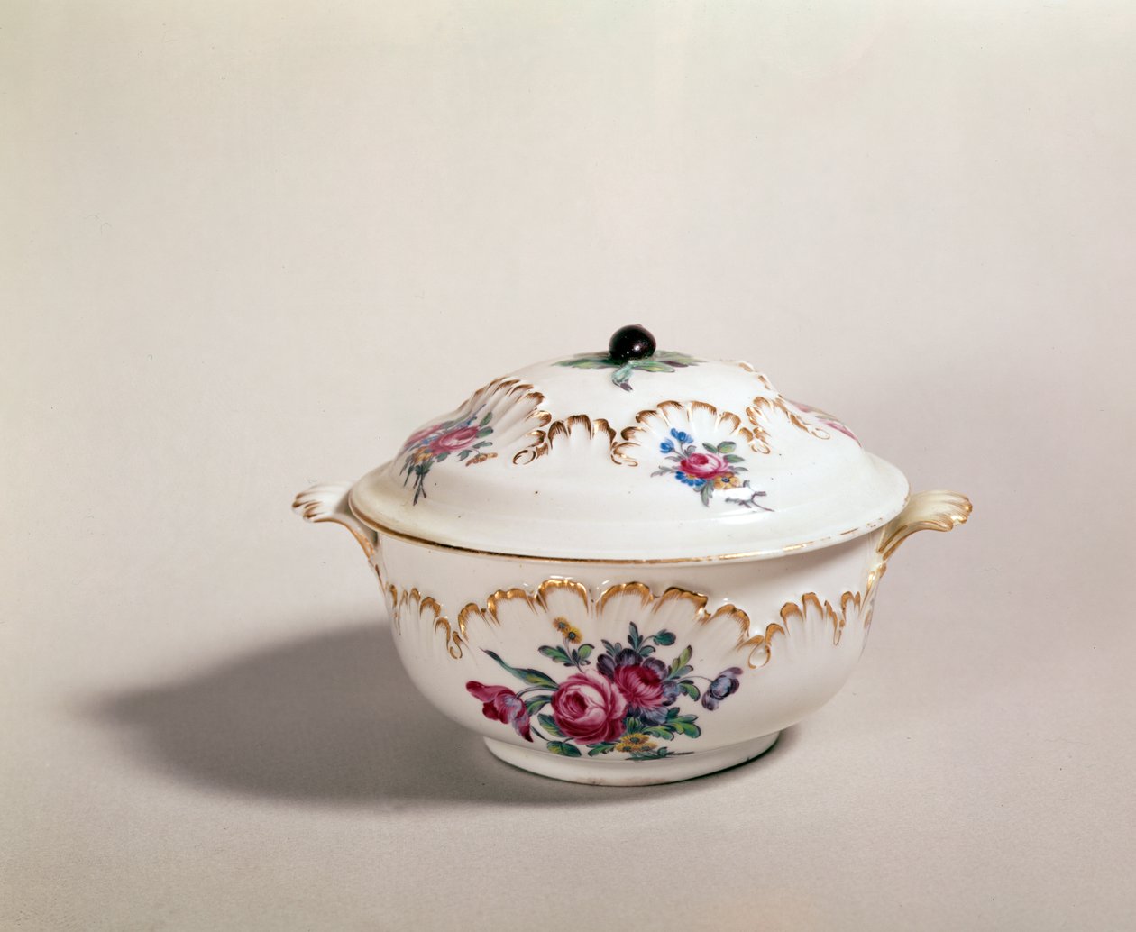 Polévková mísa, vyrobená v Tournai, 1775-80 (porcelán) od French School