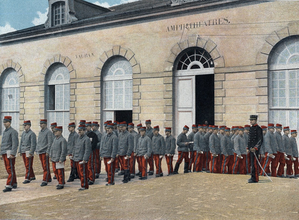 Speciální vojenská škola Saint-Cyr (Saint Cyr), vnitřní služba: východ z amfiteátru. od French School