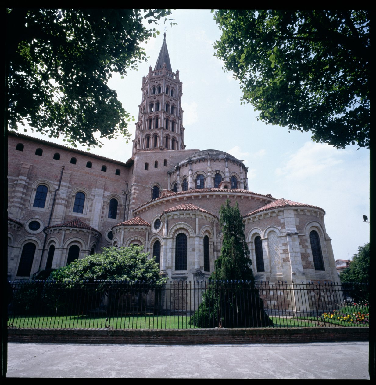 St. Sernin, započato kolem 1075-80 od French School