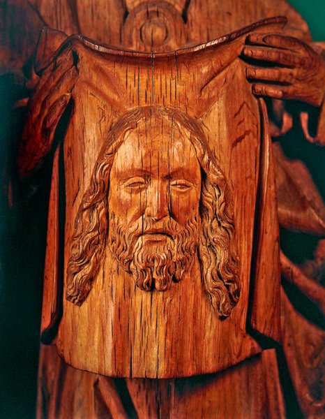 Závoj svaté Veroniky držený andělem, cca 1500 (dubové dřevo) od French School