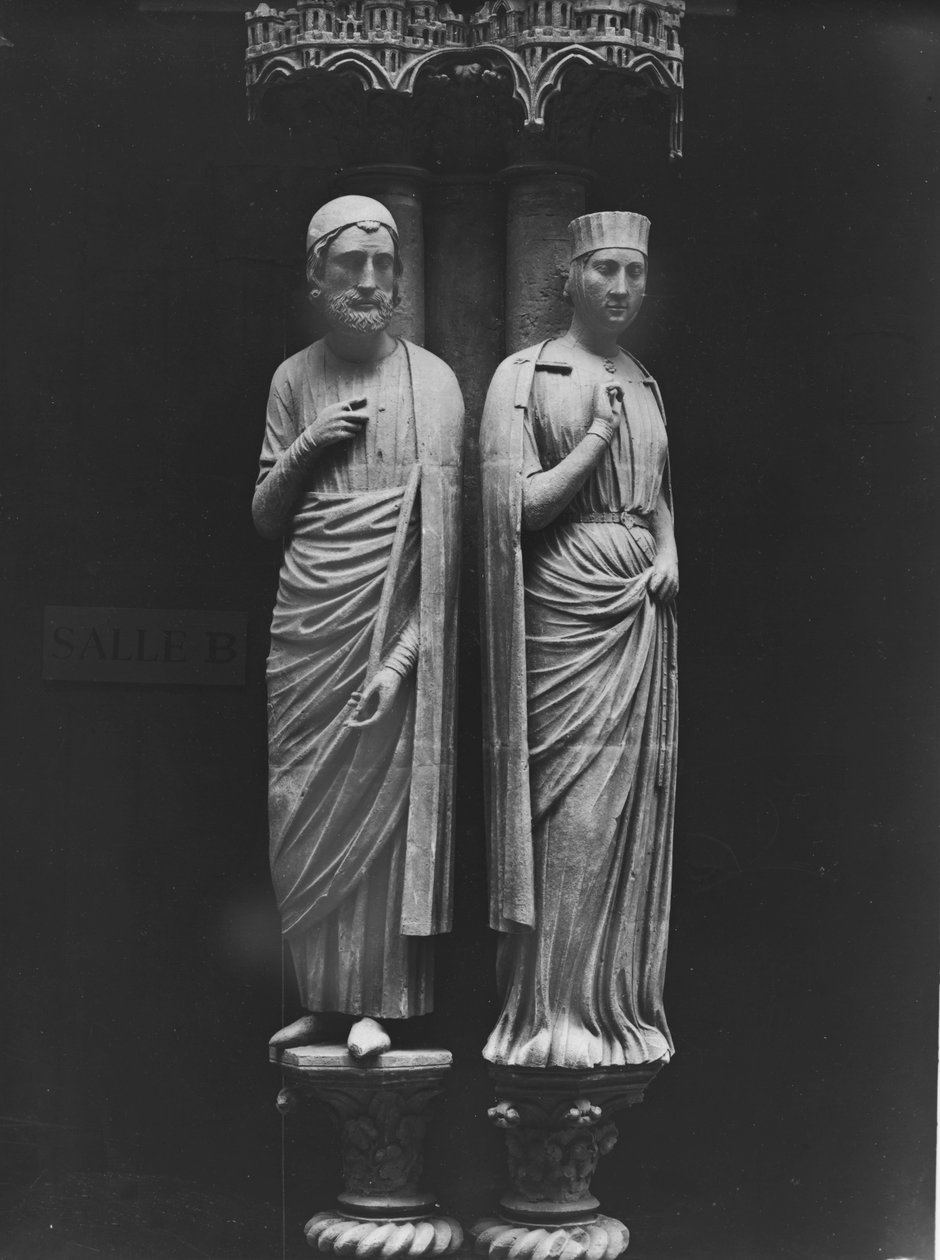 Sochy Philippa Hurepela (1200-34) Comte de Clermont a jeho manželka Mahaut († 1260) Comtesse de Boulogne et de Dammartin, figurky zárubně ze severního portálu, kolem roku 1230 od French School