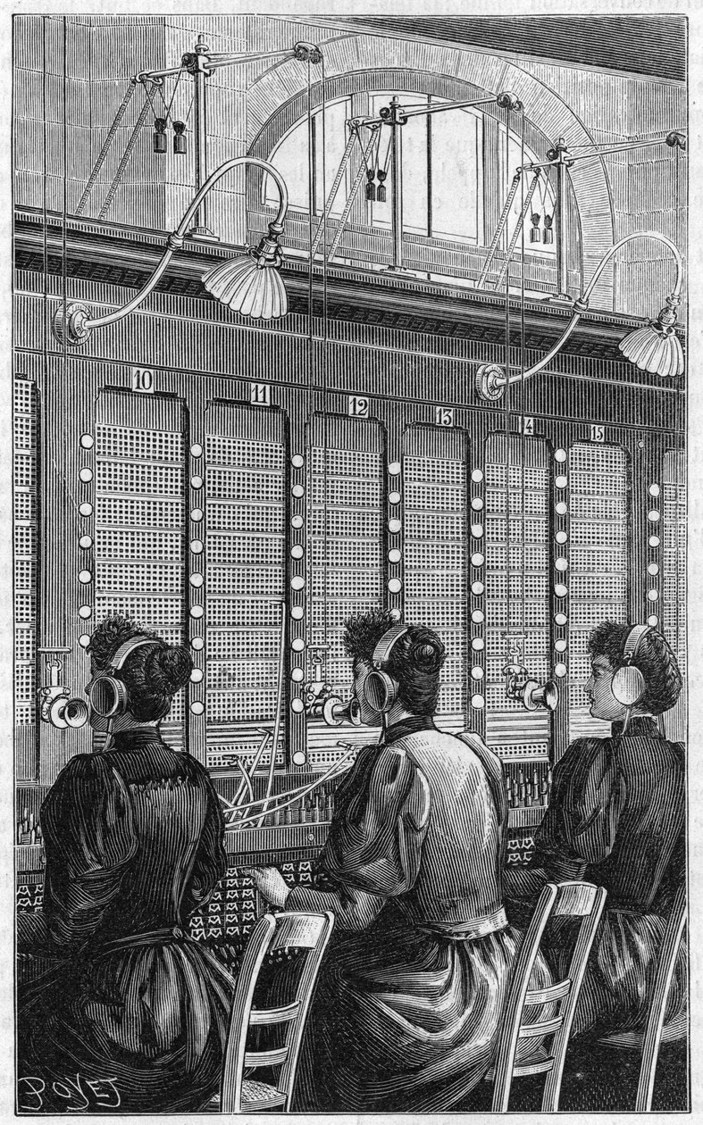 Telefonní kancelář (centrální telefonie - standardní telefonie) na rue Gutenberg v Paříži v roce 1895. Vícestolová sekce 240 účastníků obsluhovaná 3 telefonisty. od French School