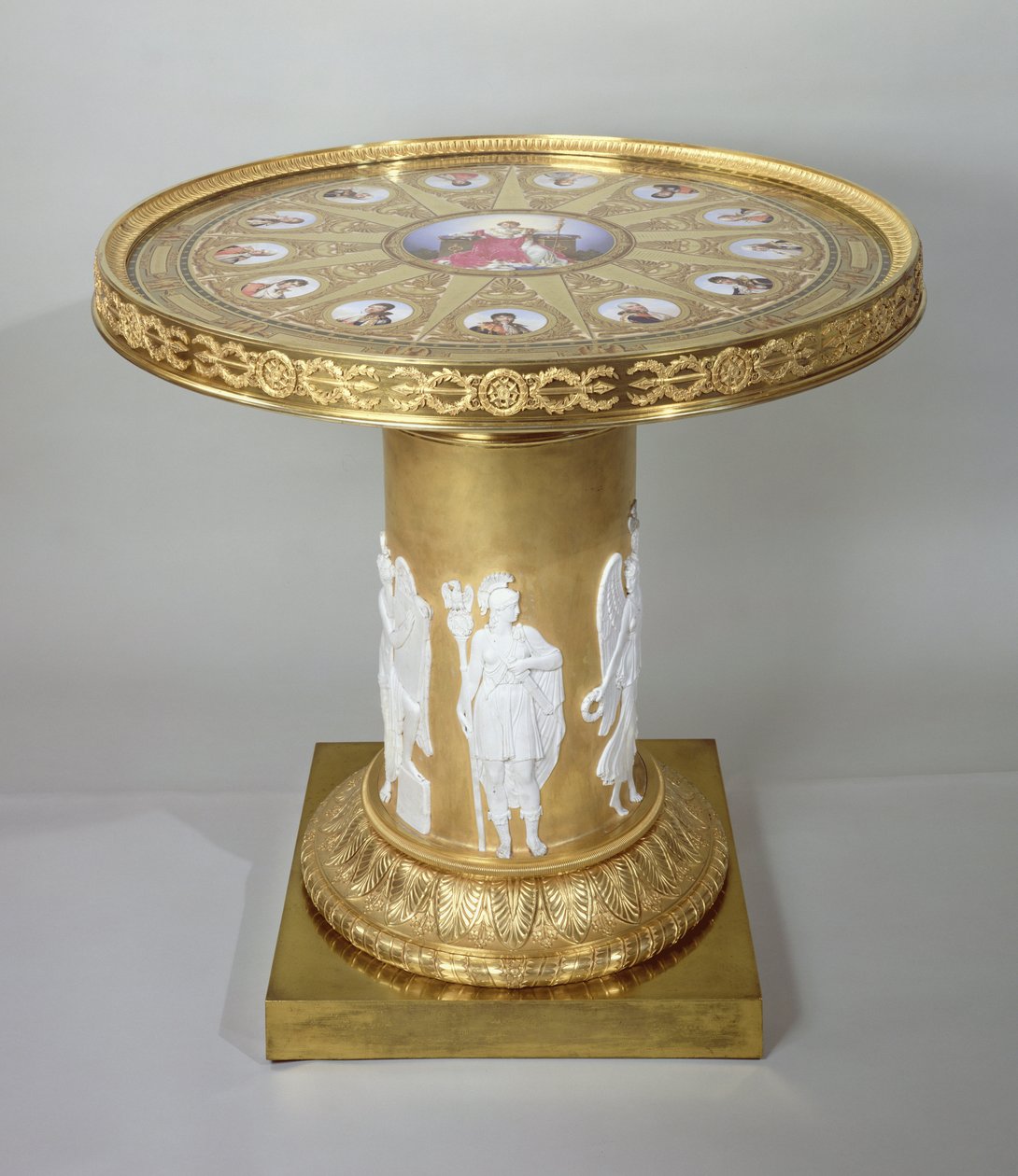 Slavkovský stůl vykládaný sevreskými deskami připomínajícími vítězství Napoleona u Slavkova, 1808-10 (zlato a porcelán) (viz také 150427) od French School