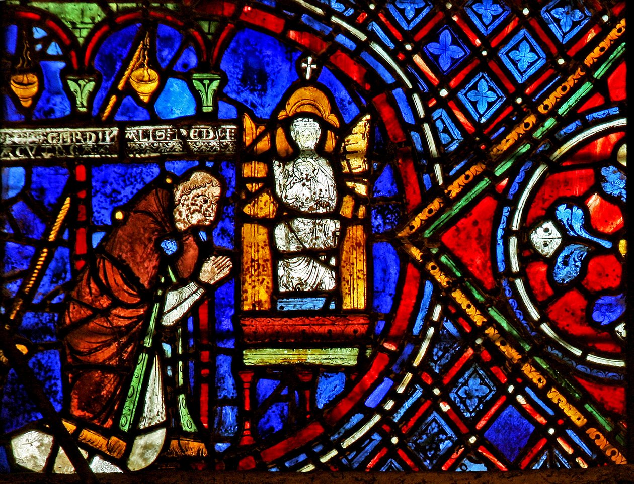 Dárce Etienne Chardonnel (člen kapituly katedrál) se modlí před sochou Panny Marie (w29a) od French School