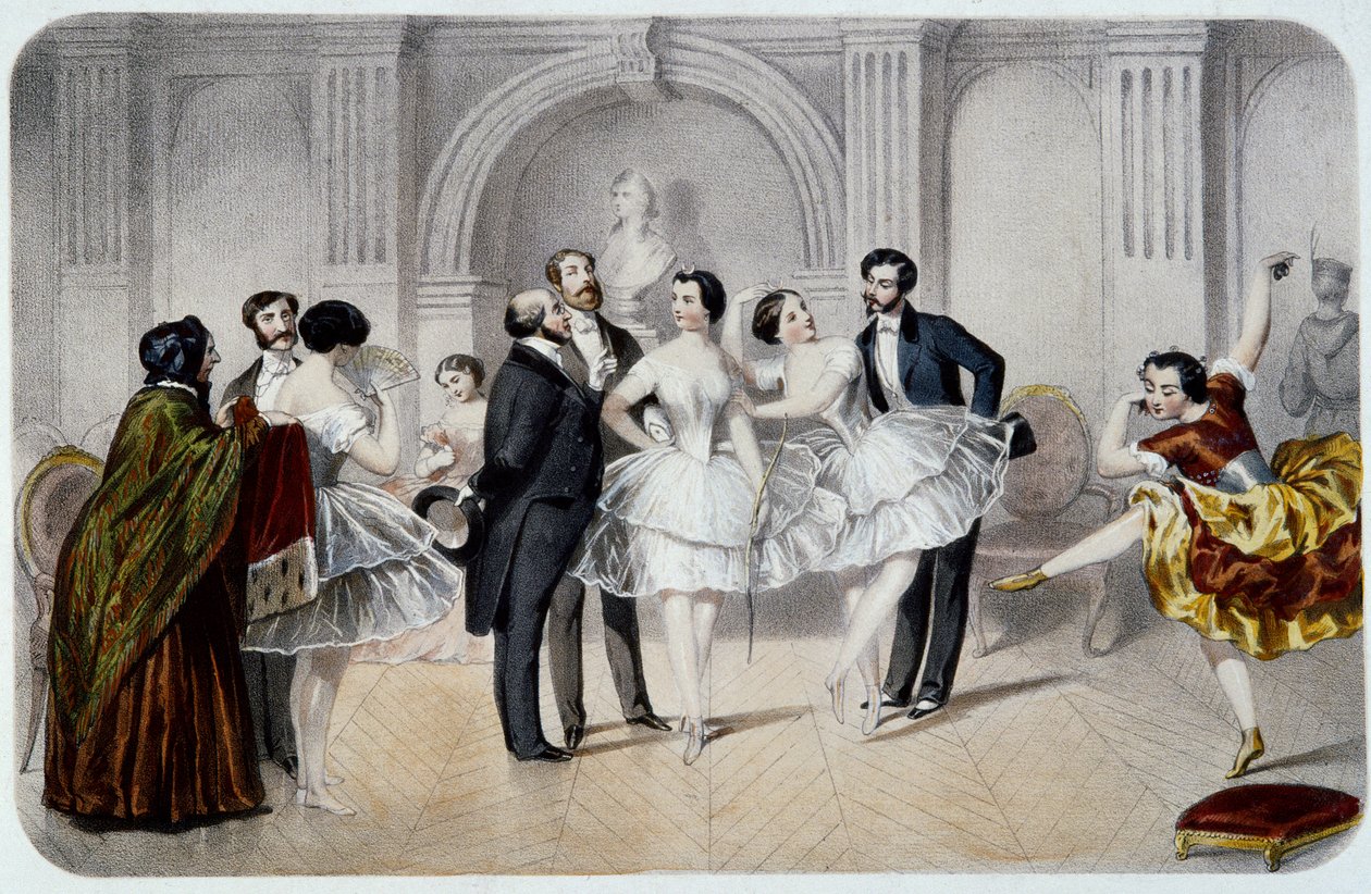 Foyer Opery (Opera Garnier v Paříži). Tanečnice v tutu si povídají s pány, kteří je přišli pozdravit, nebo dělají pár kroků k tanci. Rytina od French School