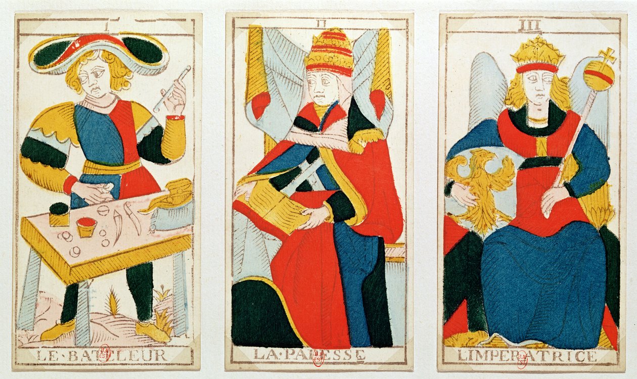 Tři tarotové karty zobrazující Mág, Velekněžka a Císařovna (kolorovaná dřevorytina) od French School