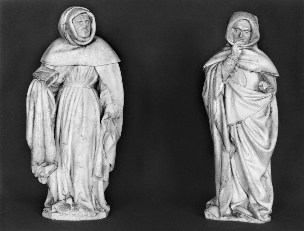 Dva truchlící, z hrobky vévody Jean de Berry (1340-1416) kolem 1450-53 (alabastr) od French School