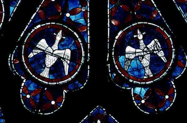Detail dvou holubic ze severního rozetového okna, c.1223 od French School