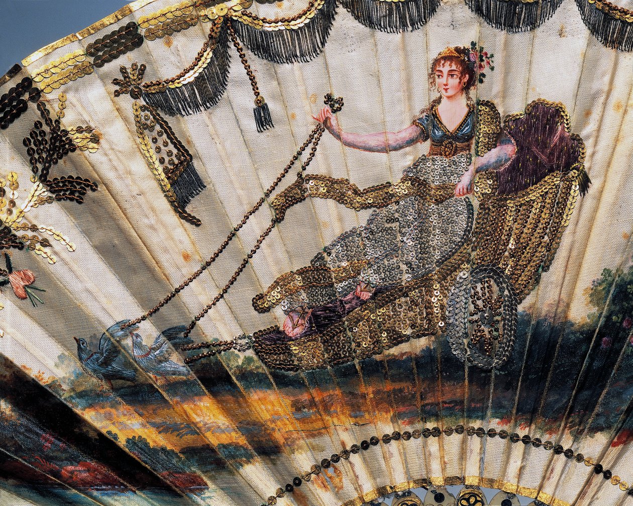 Venuše na voze, detail večerního ručního vějíře s malovaným hedvábným listem a vyšívaným flitry a zlatým listem od French School