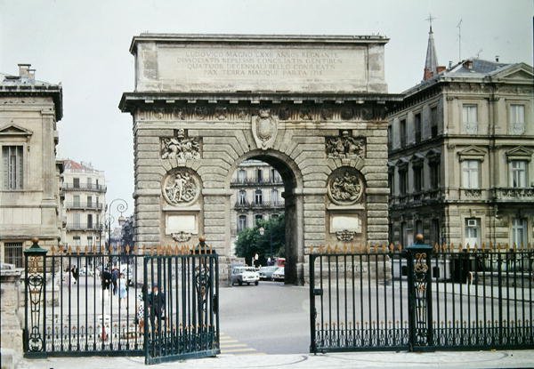 Pohled na Arc de Triomphe na Promenade de Peyrou, stavba zahájena v roce 1684 a dokončena v roce 1776 od French School