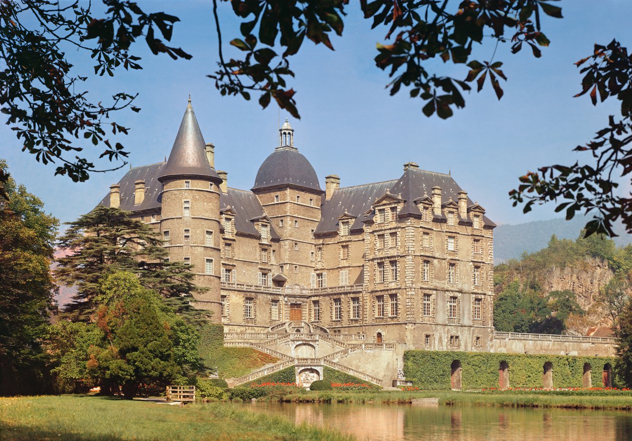 Pohled na zámek Chateau de Vizille, postavený pro konstábla z Lesgiuieres v letech 1611-19 od French School