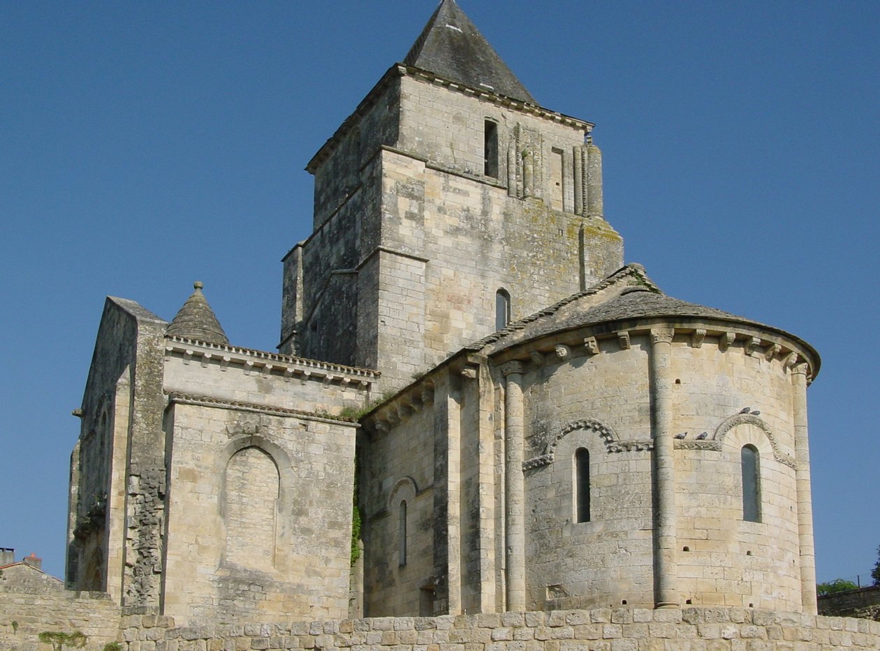 Pohled na kostel svatého Petra od French School