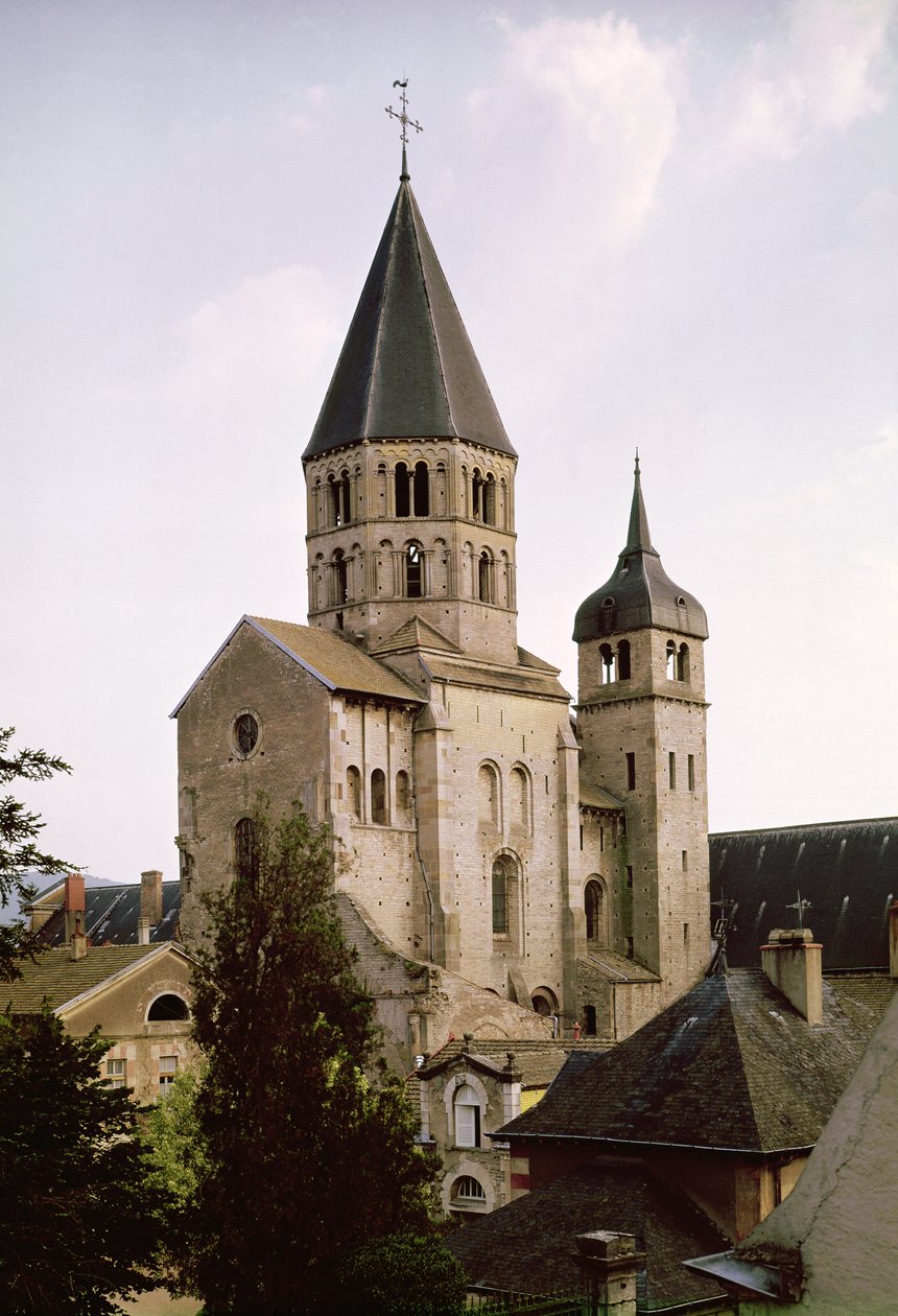 Pohled na Clocher de lEau Benite z opatského kostela, 1088-1130 od French School