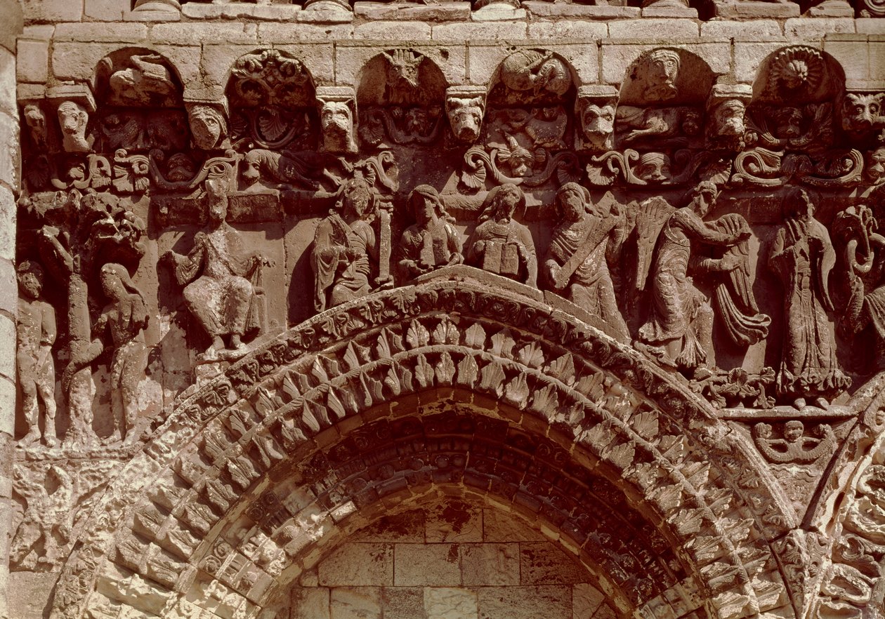 Pohled na západní fasádu, detail zobrazující proroky, zvěstování a prvotní hřích od French School