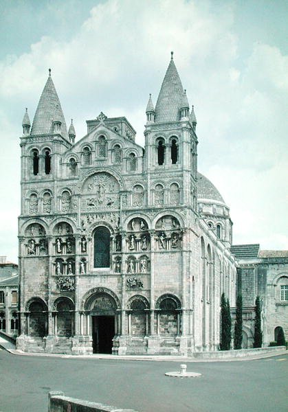 Pohled na západní průčelí, postaveno 1125-35 od French School