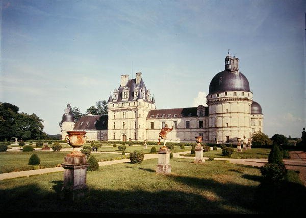 Pohled na východní průčelí, stavba zahájena v roce 1540 od French School