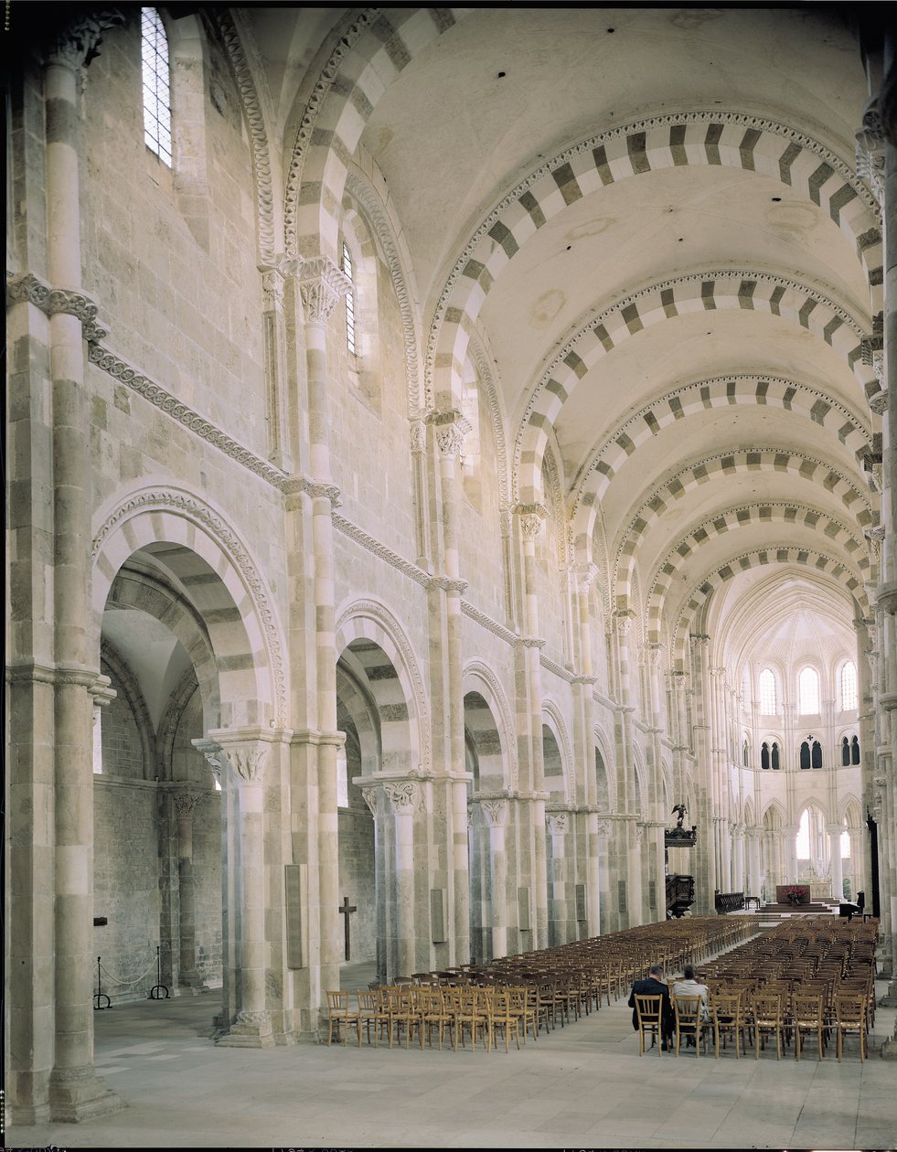 Pohled do interiéru lodi, 12. stol od French School