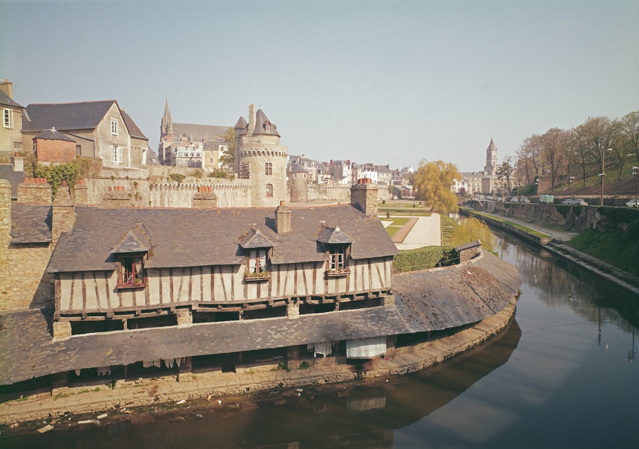 Pohled na staré opevnění a prádelnu od French School