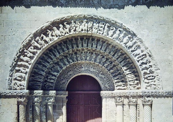 Pohled na portál jižní příčné lodi, 1150-75 od French School