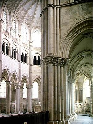 Pohled na transept a část ambulantní, 1120-50 od French School