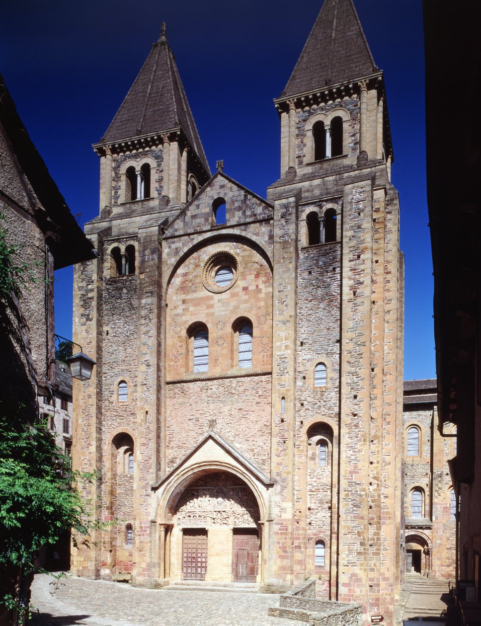 Pohled na západní fasádu od French School
