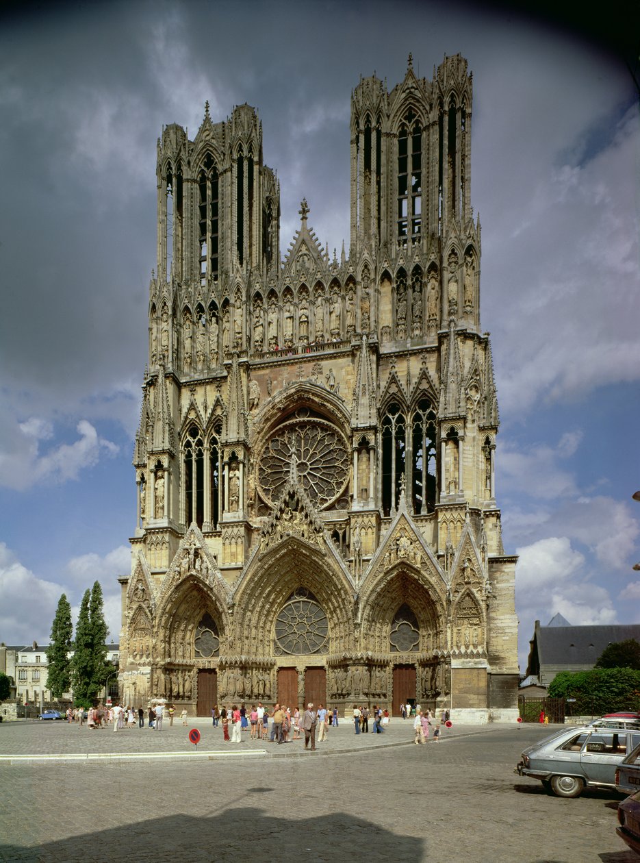 Pohled na západní průčelí, zahájený v roce 1231 a dokončený v roce 1430 od French School