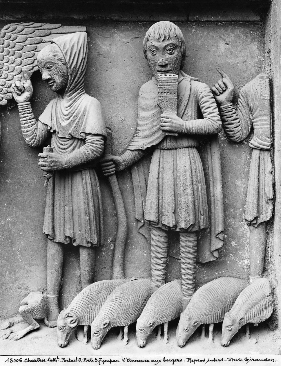 Západní portál, jižní dveře, tympanon zobrazující Madonu s dítětem na trůnu, Zvěstování pastýřů, kolem 1145-50 (detail) od French School