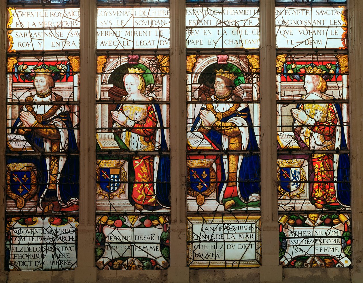 Okno znázorňující Jacquese de Bourbon (1315-61) Comte de la Marche, Jeanne de Chatillon-Saint-Pol († 1371) Jean I de Bourbon (1361-94) a Kateřinu, hraběnku de Vendome od French School