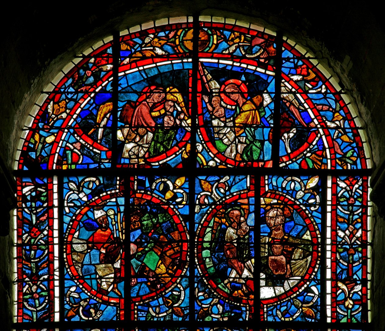 Okno w12-L zobrazující anděly nesou duše do ráje; fragmentární panel - biskup? lůno Abrahamovo od French School